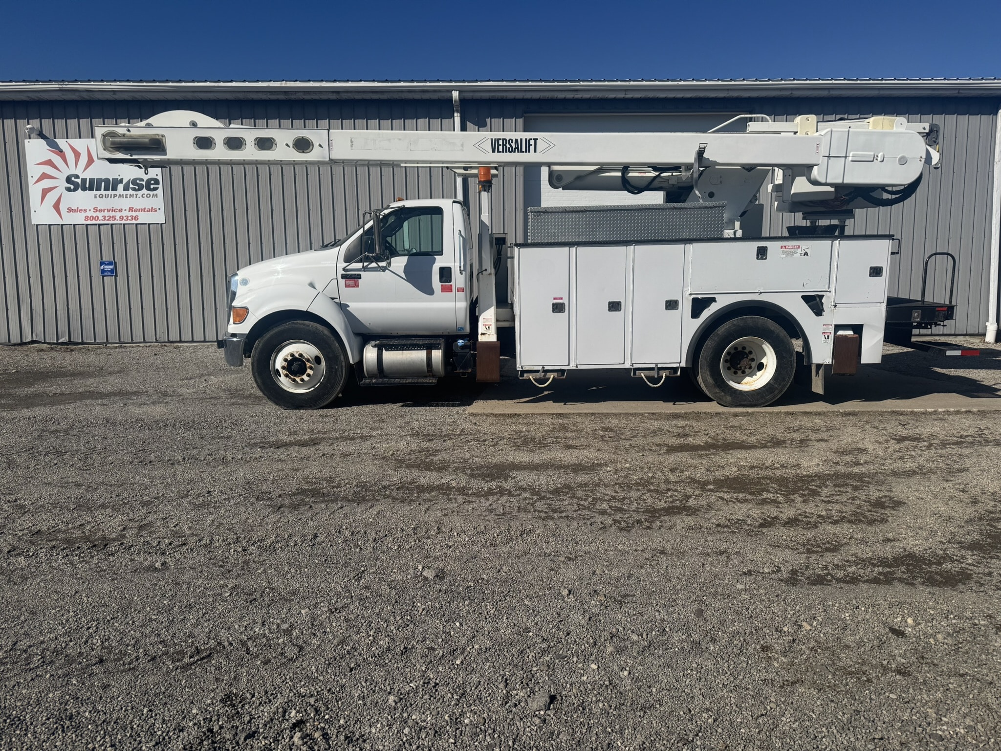 65' VERSALIFT VO360XMHI-01 ON 2015 FORD F750 4X2 CHASSIS - Image 3