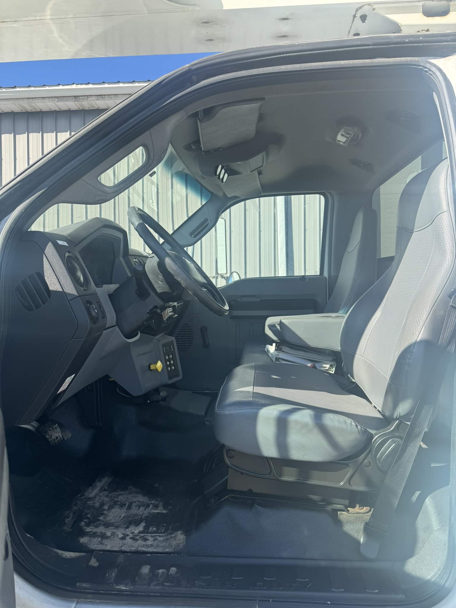 65' VERSALIFT VO360XMHI-01 ON 2015 FORD F750 4X2 CHASSIS - Image 10