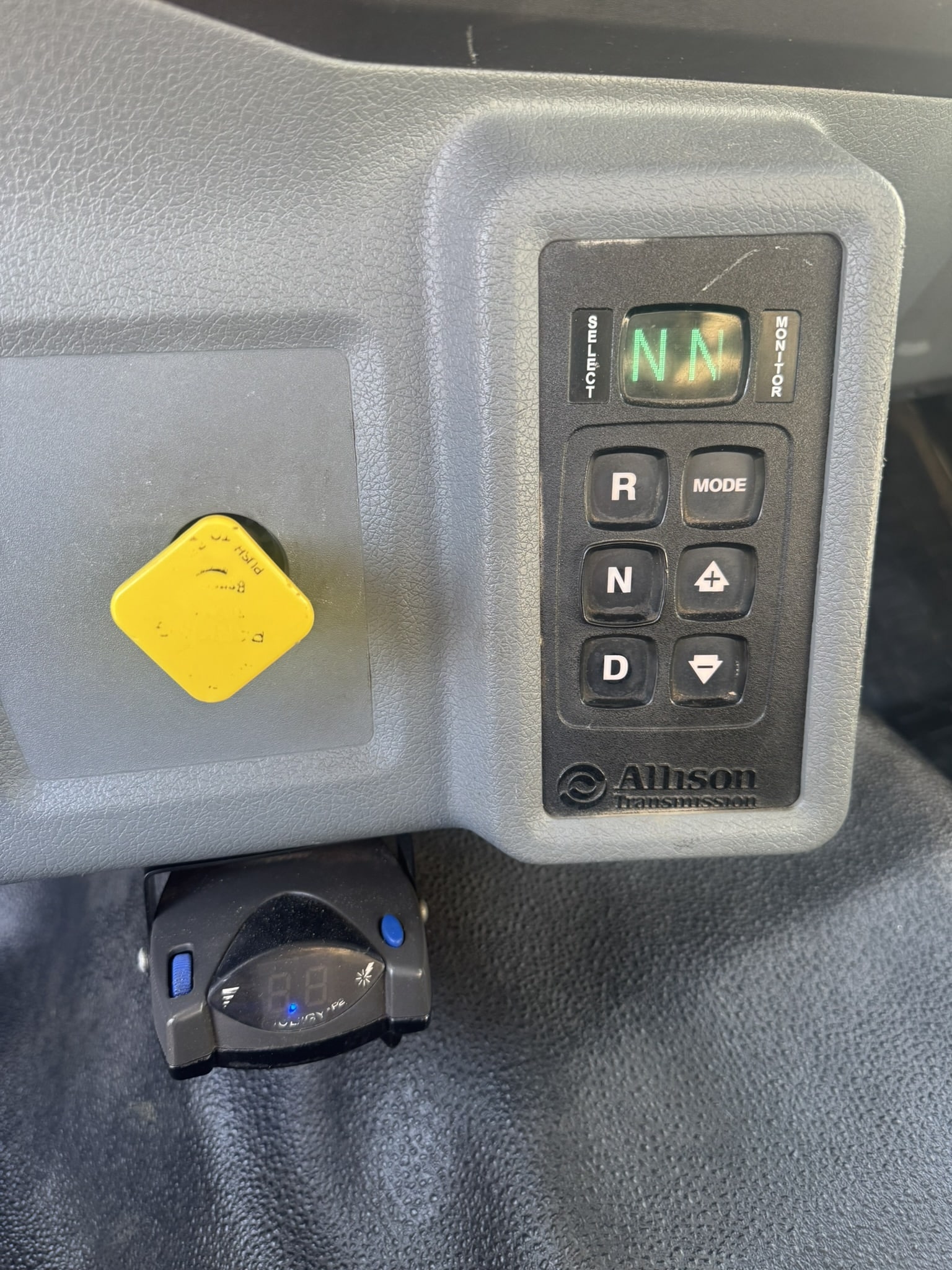 65' VERSALIFT VO360XMHI-01 ON 2015 FORD F750 4X2 CHASSIS - Image 19