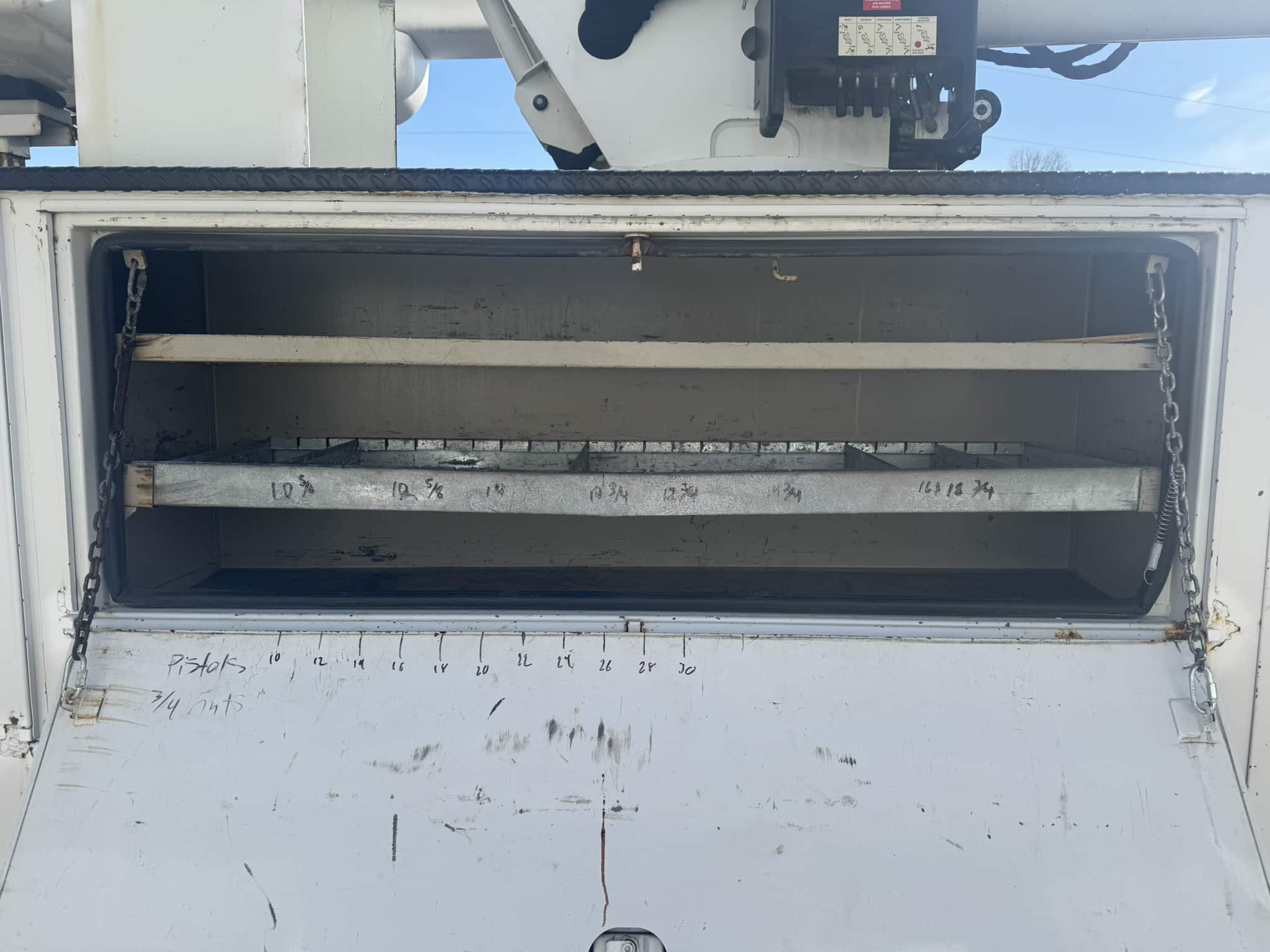 65' VERSALIFT VO360XMHI-01 ON 2015 FORD F750 4X2 CHASSIS - Image 30