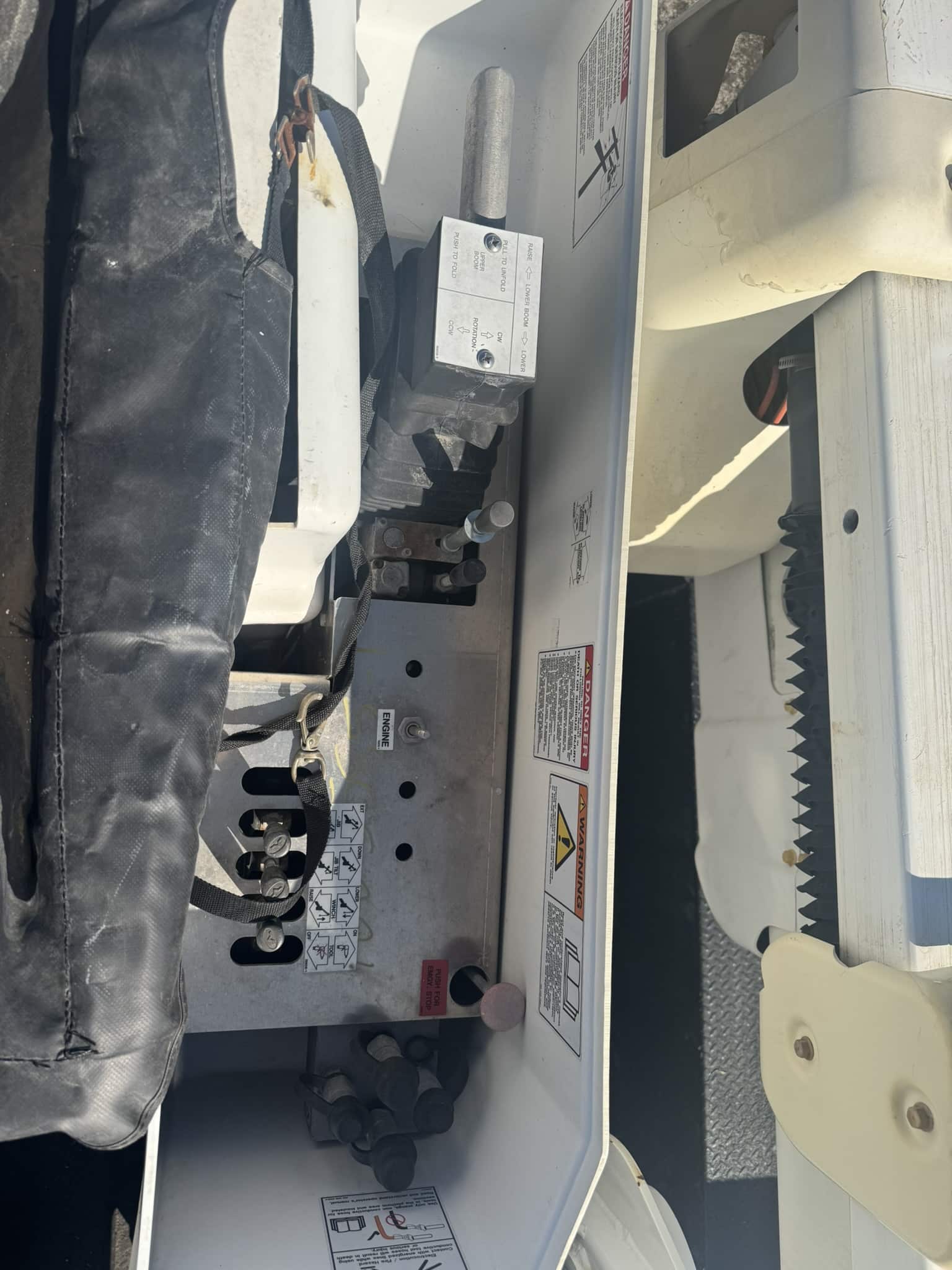 65' VERSALIFT VO360XMHI-01 ON 2015 FORD F750 4X2 CHASSIS - Image 35