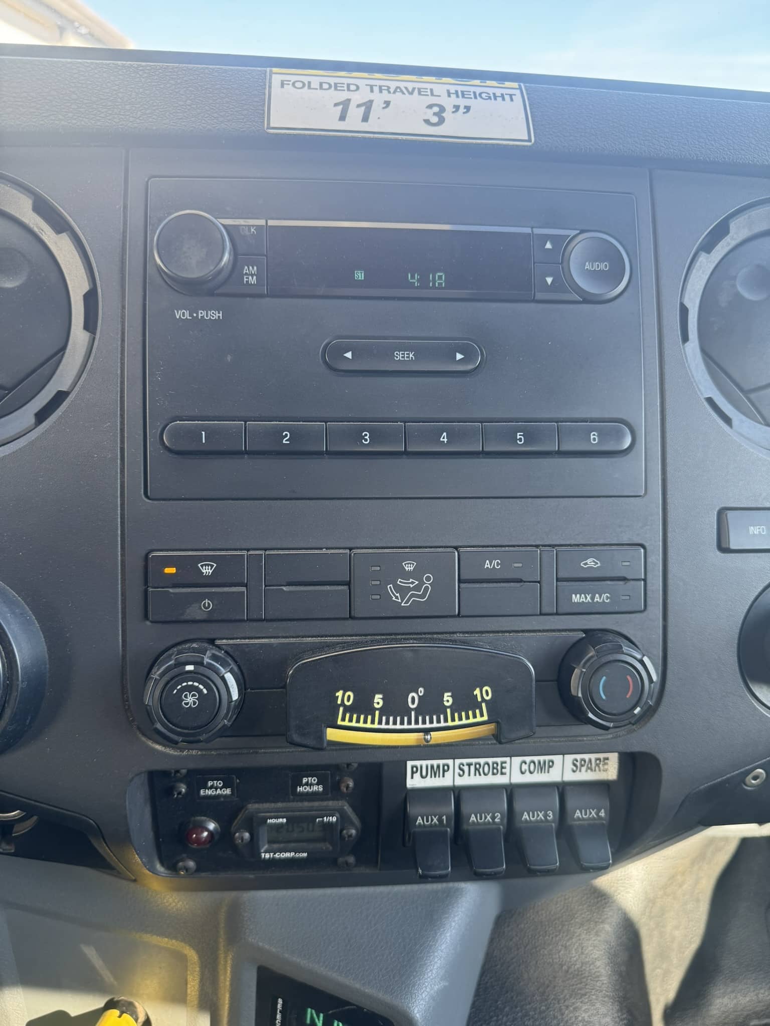 65' VERSALIFT VO360XMHI-01 ON 2015 FORD F750 4X2 CHASSIS - Image 16