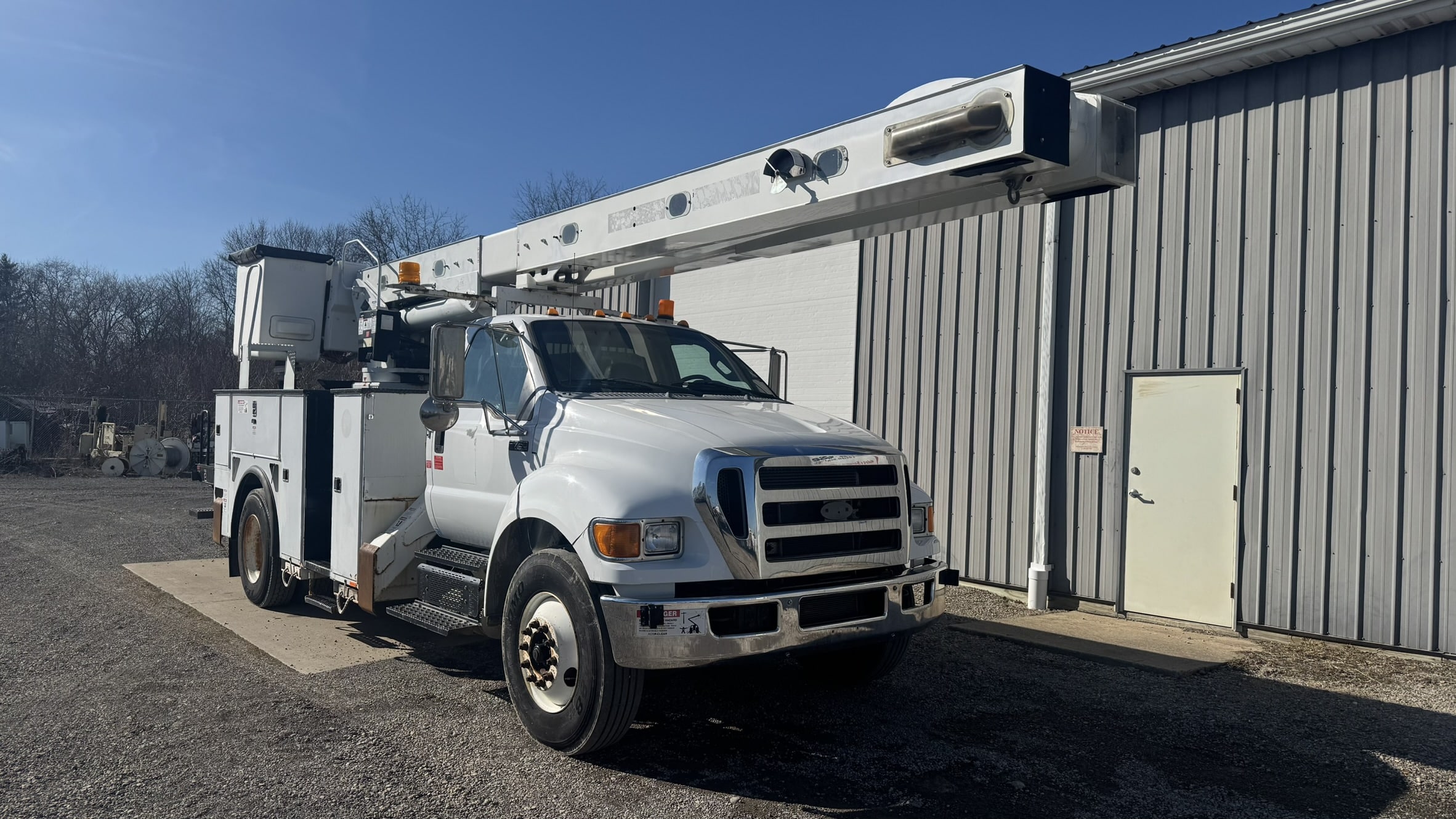 65' VERSALIFT VO360XMHI-01 ON 2015 FORD F750 4X2 CHASSIS - Image 5