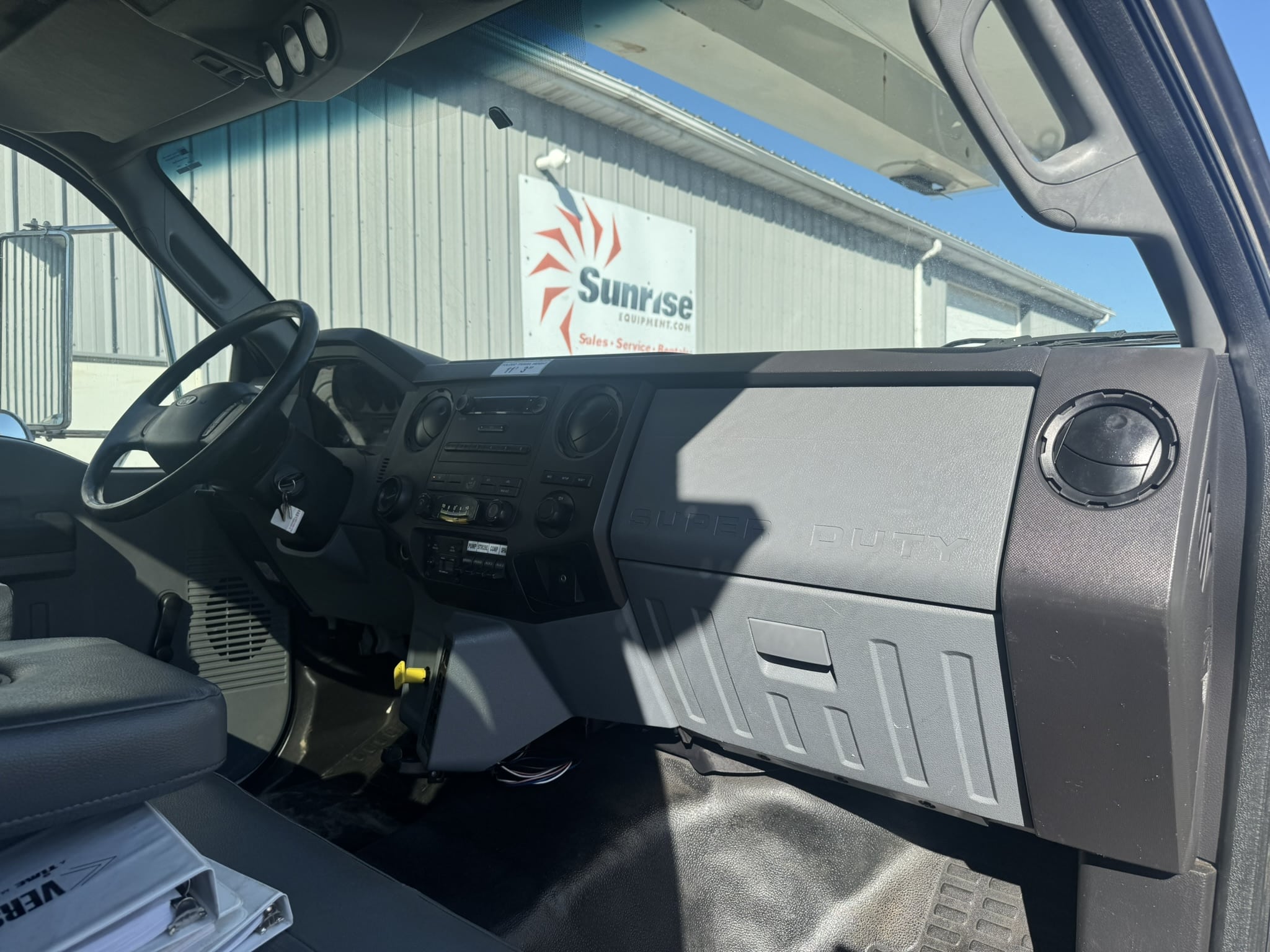 65' VERSALIFT VO360XMHI-01 ON 2015 FORD F750 4X2 CHASSIS - Image 23