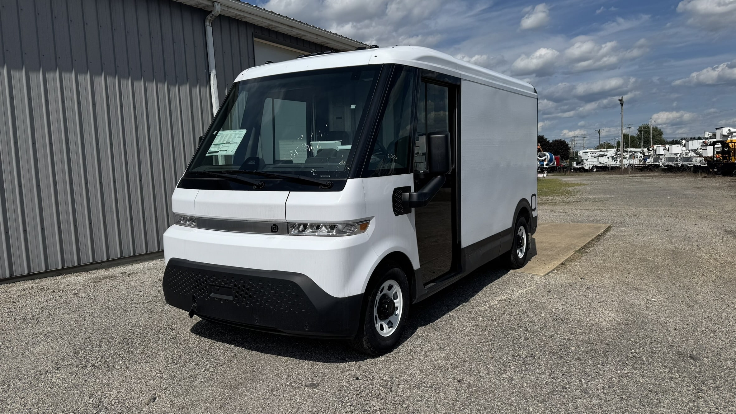 2024 BRIGHTDROP ZEVO 400 AWD ALL ELECTRIC DELIVERY VAN - Image 2