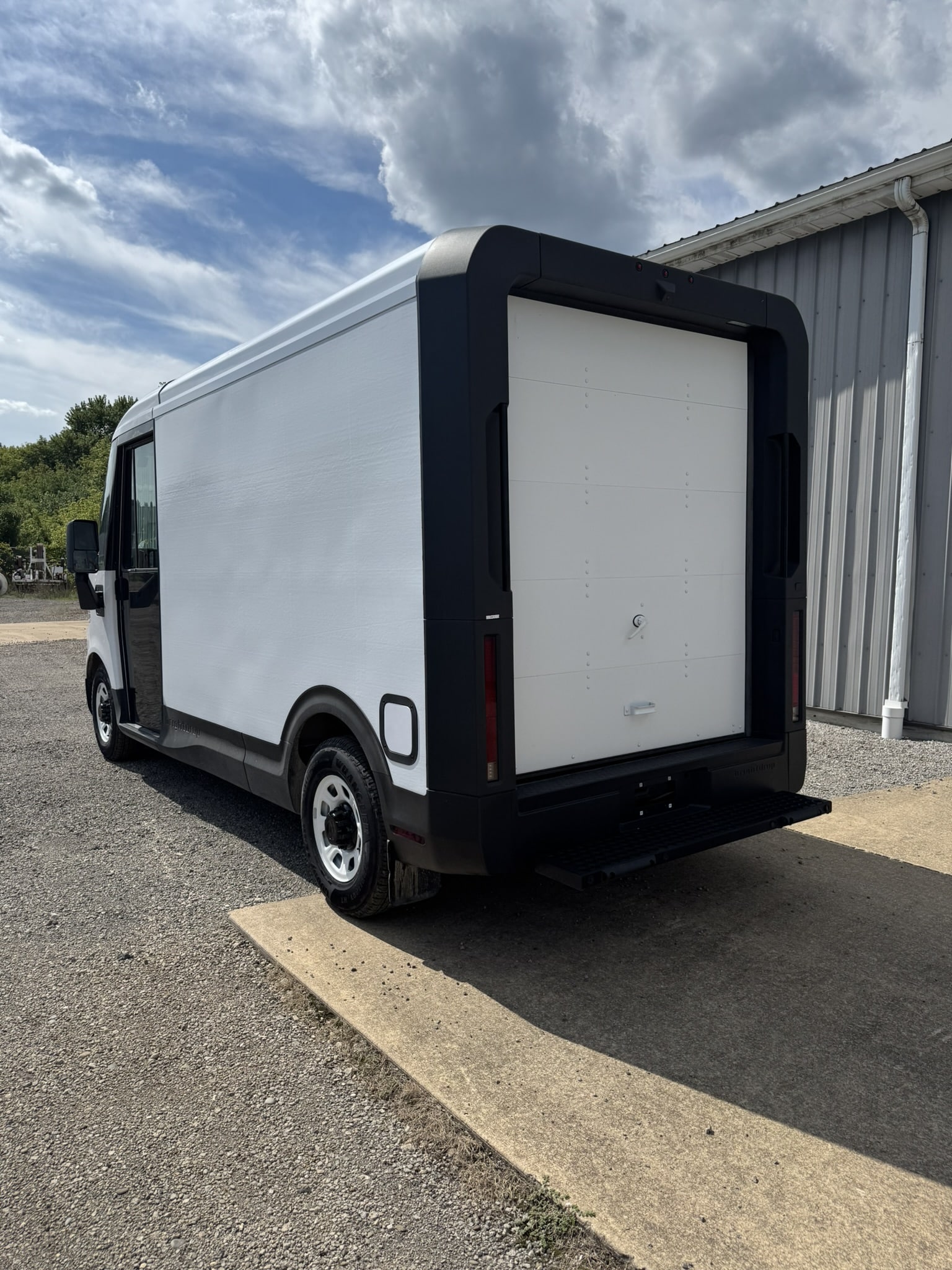 2024 BRIGHTDROP ZEVO 400 AWD ALL ELECTRIC DELIVERY VAN - Image 6