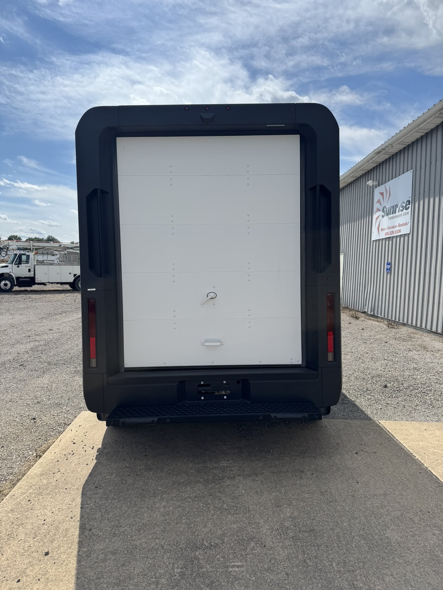 2024 BRIGHTDROP ZEVO 400 AWD ALL ELECTRIC DELIVERY VAN - Image 7