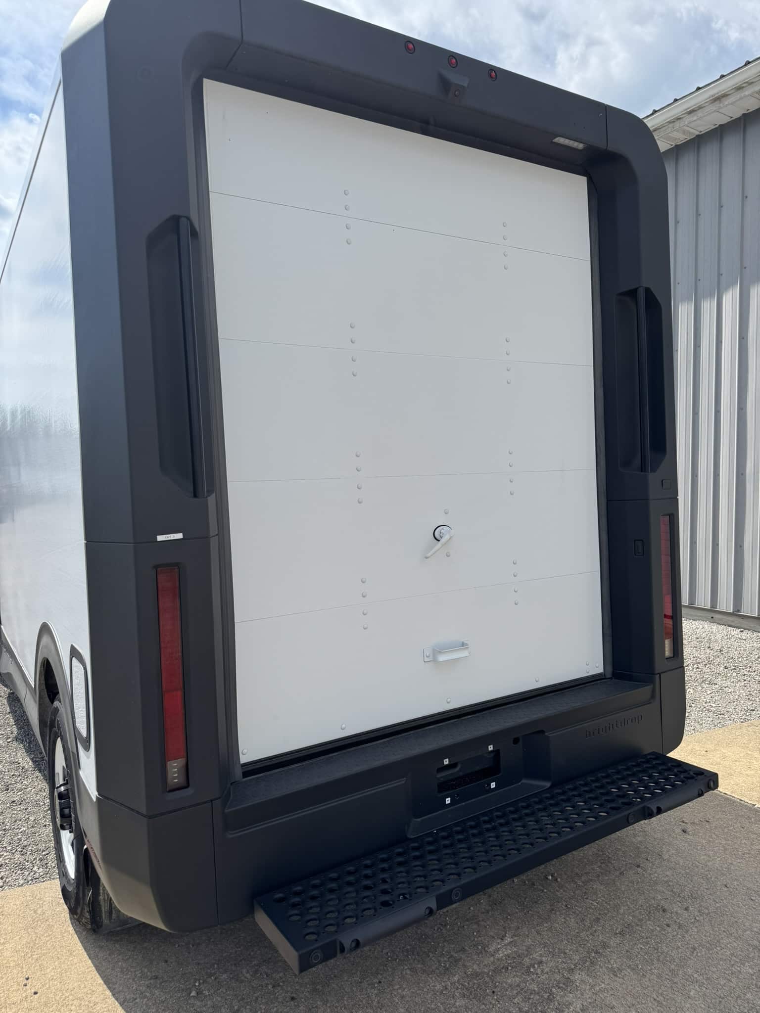 2024 BRIGHTDROP ZEVO 400 AWD ALL ELECTRIC DELIVERY VAN - Image 8