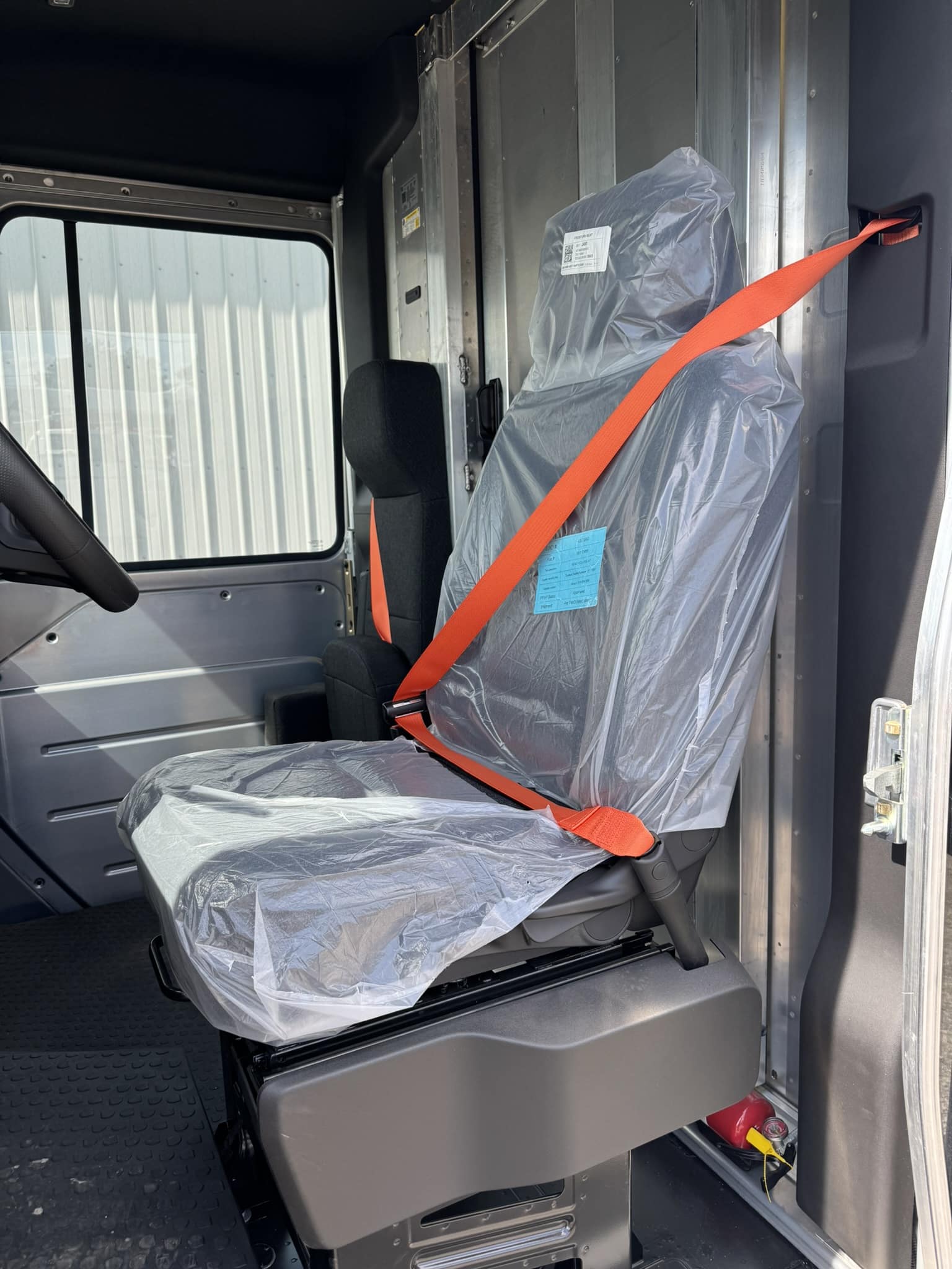 2024 BRIGHTDROP ZEVO 400 AWD ALL ELECTRIC DELIVERY VAN - Image 14