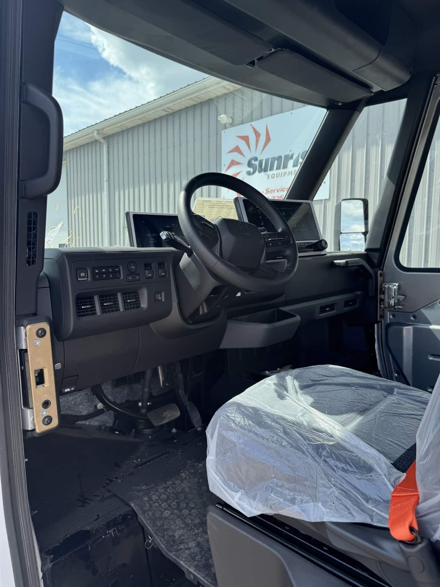 2024 BRIGHTDROP ZEVO 400 AWD ALL ELECTRIC DELIVERY VAN - Image 15