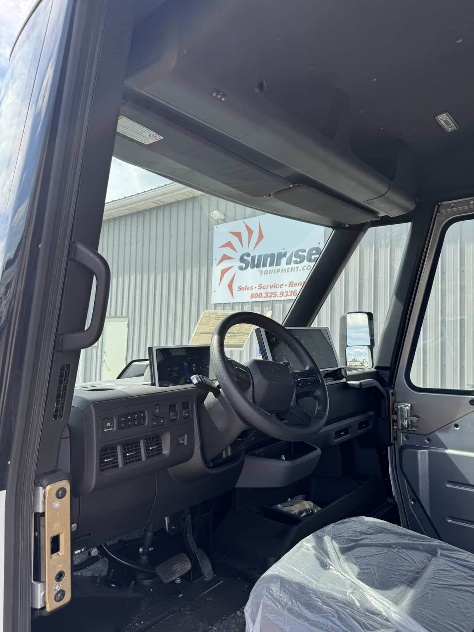 2024 BRIGHTDROP ZEVO 400 AWD ALL ELECTRIC DELIVERY VAN - Image 16