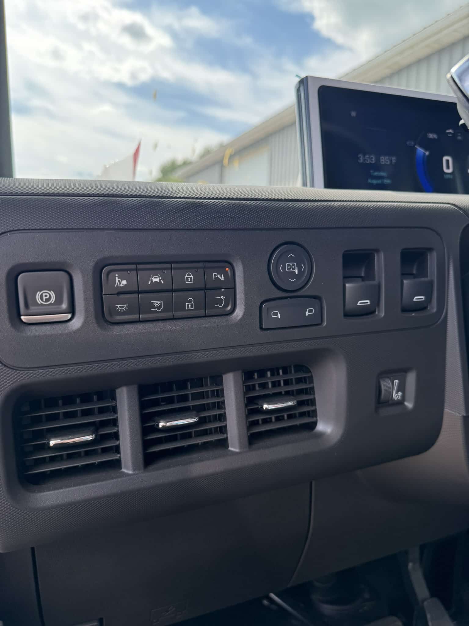 2024 BRIGHTDROP ZEVO 400 AWD ALL ELECTRIC DELIVERY VAN - Image 18