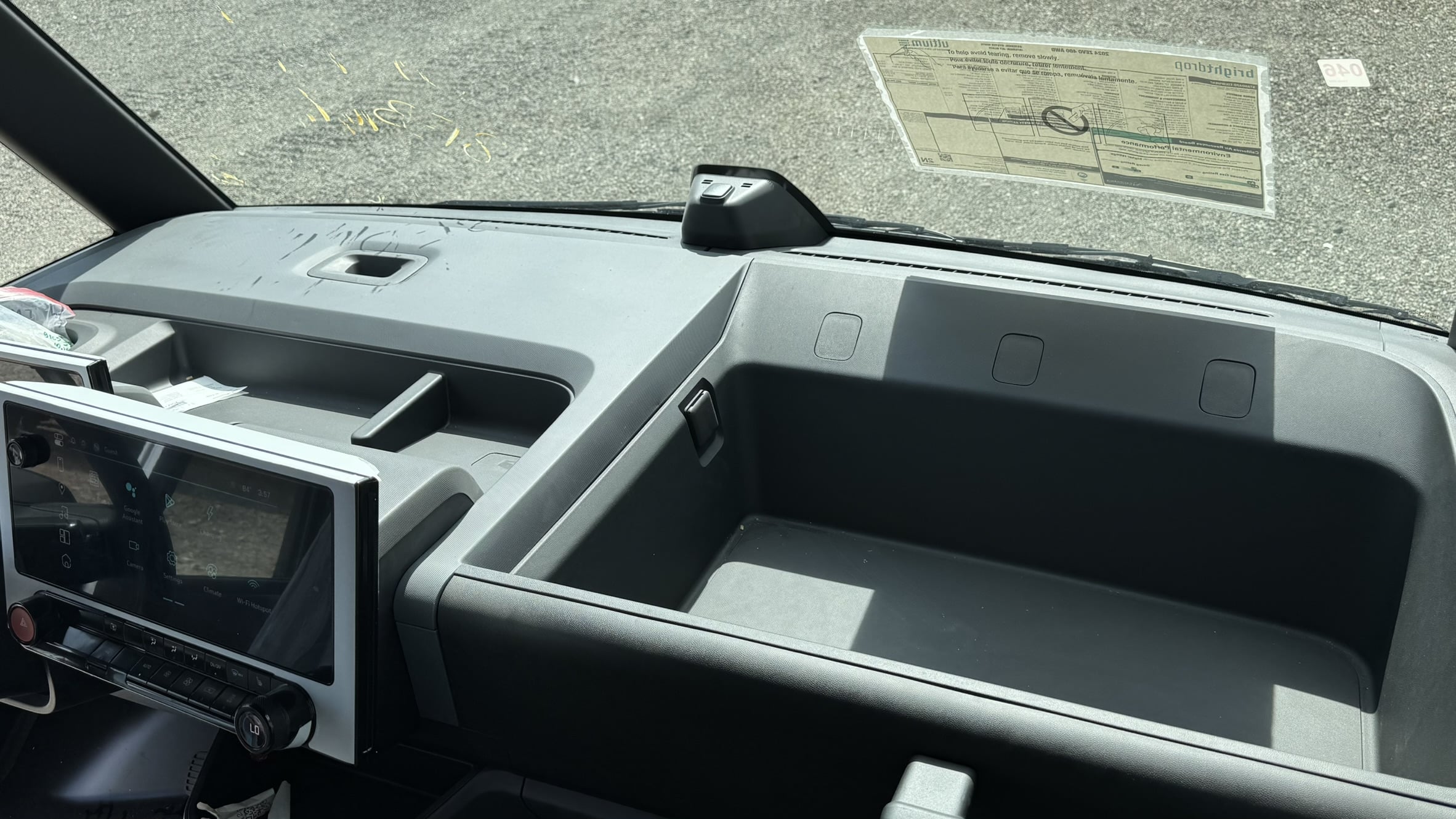 2024 BRIGHTDROP ZEVO 400 AWD ALL ELECTRIC DELIVERY VAN - Image 27