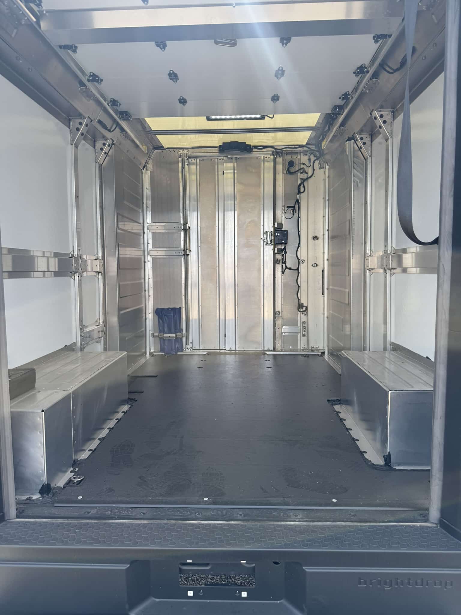 2024 BRIGHTDROP ZEVO 400 AWD ALL ELECTRIC DELIVERY VAN - Image 28