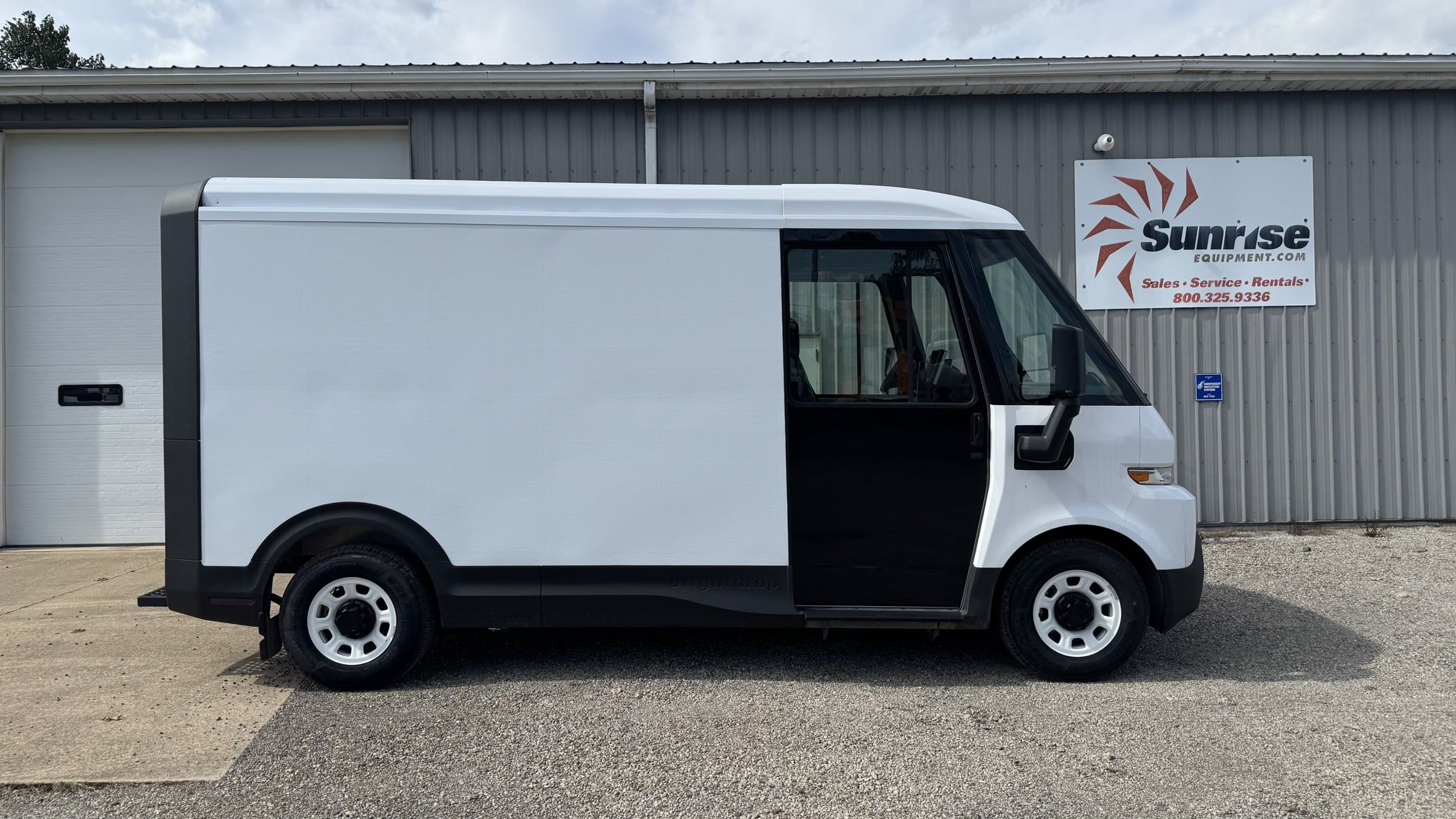2024 BRIGHTDROP ZEVO 400 AWD ALL ELECTRIC DELIVERY VAN - Image 3