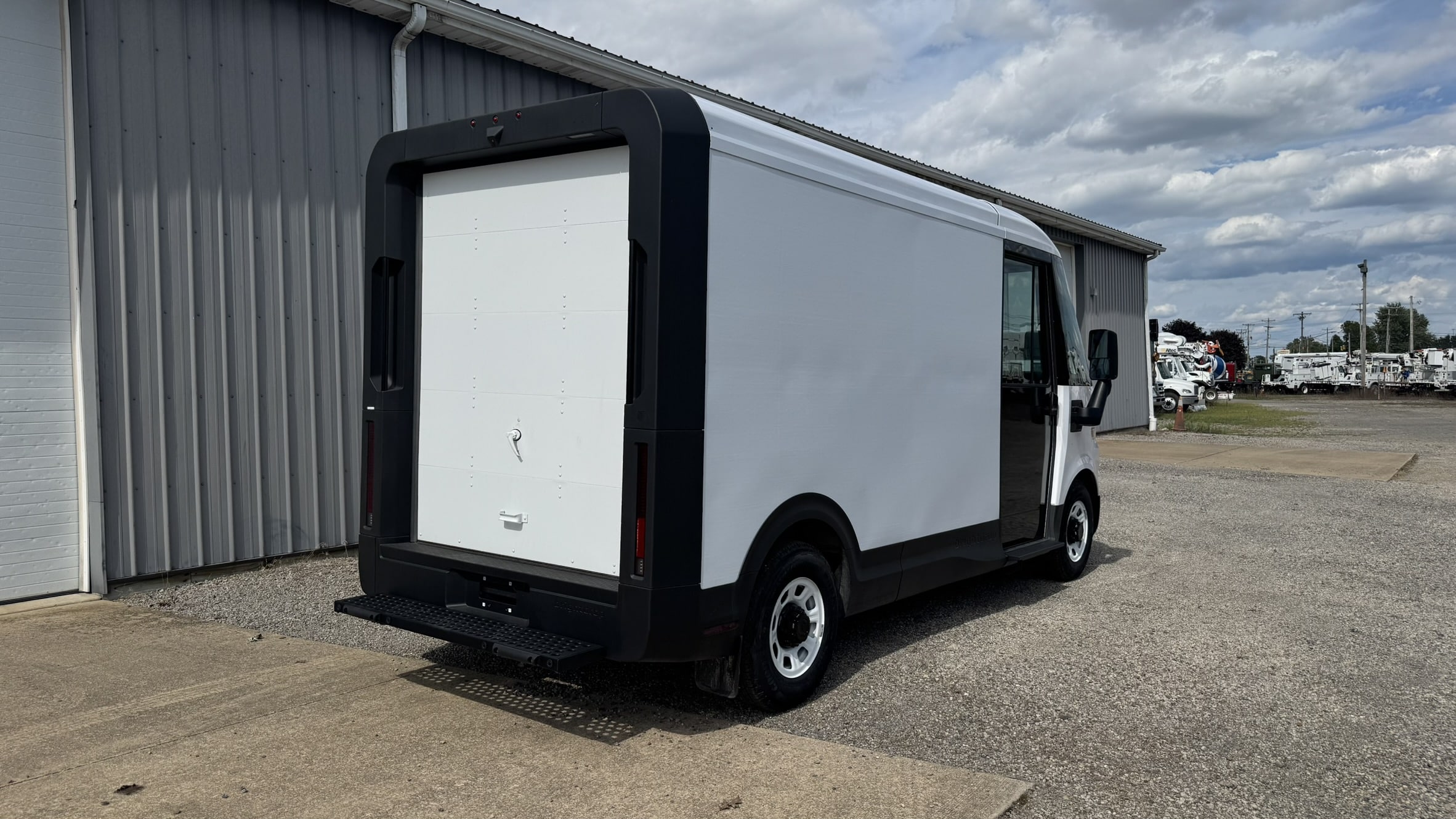 2024 BRIGHTDROP ZEVO 400 AWD ALL ELECTRIC DELIVERY VAN - Image 11