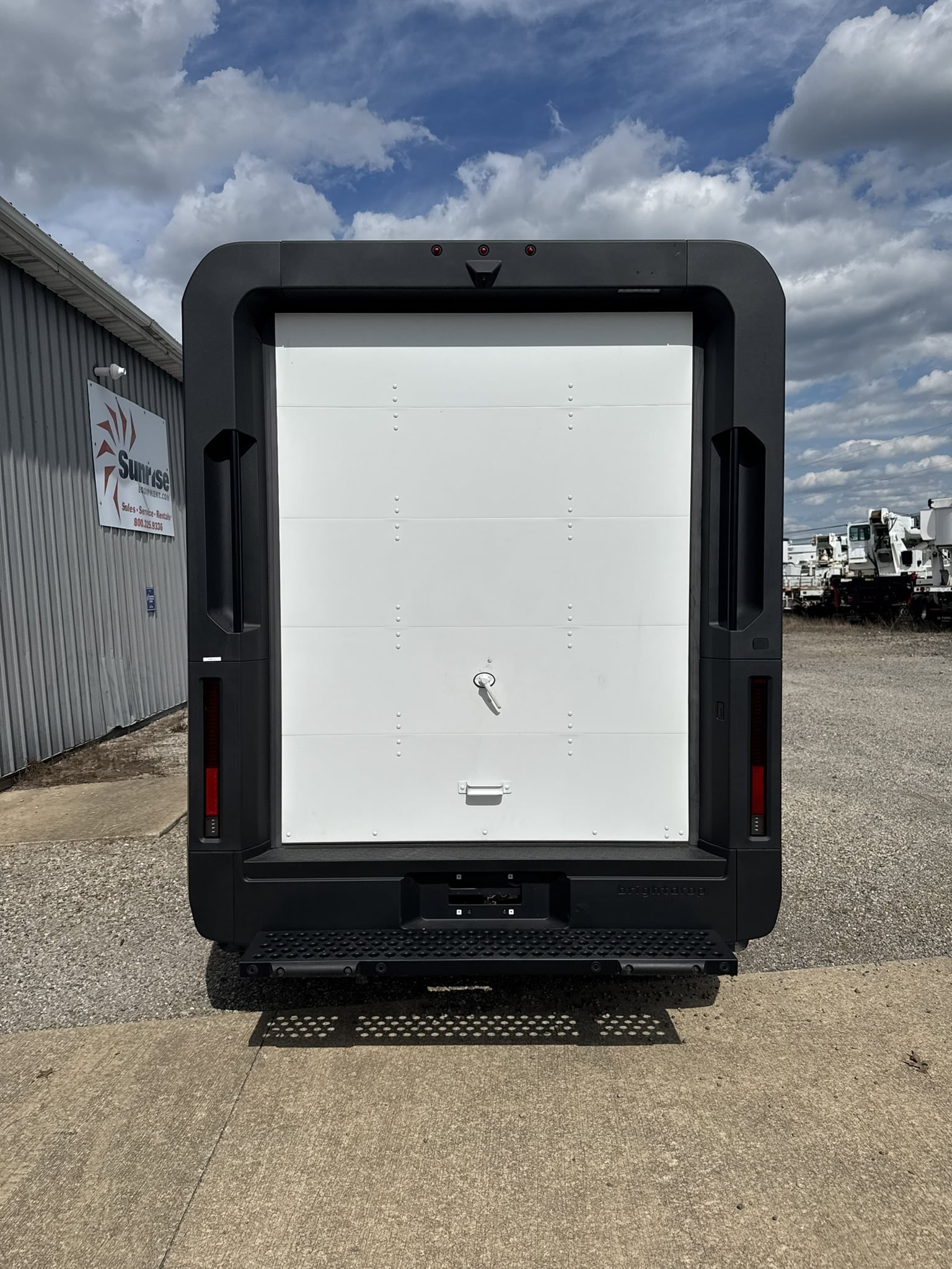 2024 BRIGHTDROP ZEVO 400 AWD ALL ELECTRIC DELIVERY VAN - Image 10